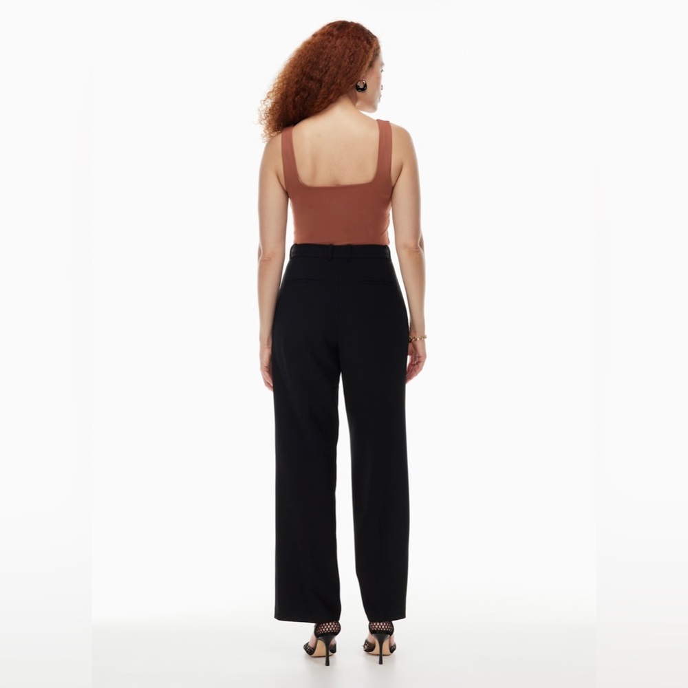Aritzia Babaton Contour Square Neck Tank in Rusty Red/Brown Colour - Picture 3 of 12